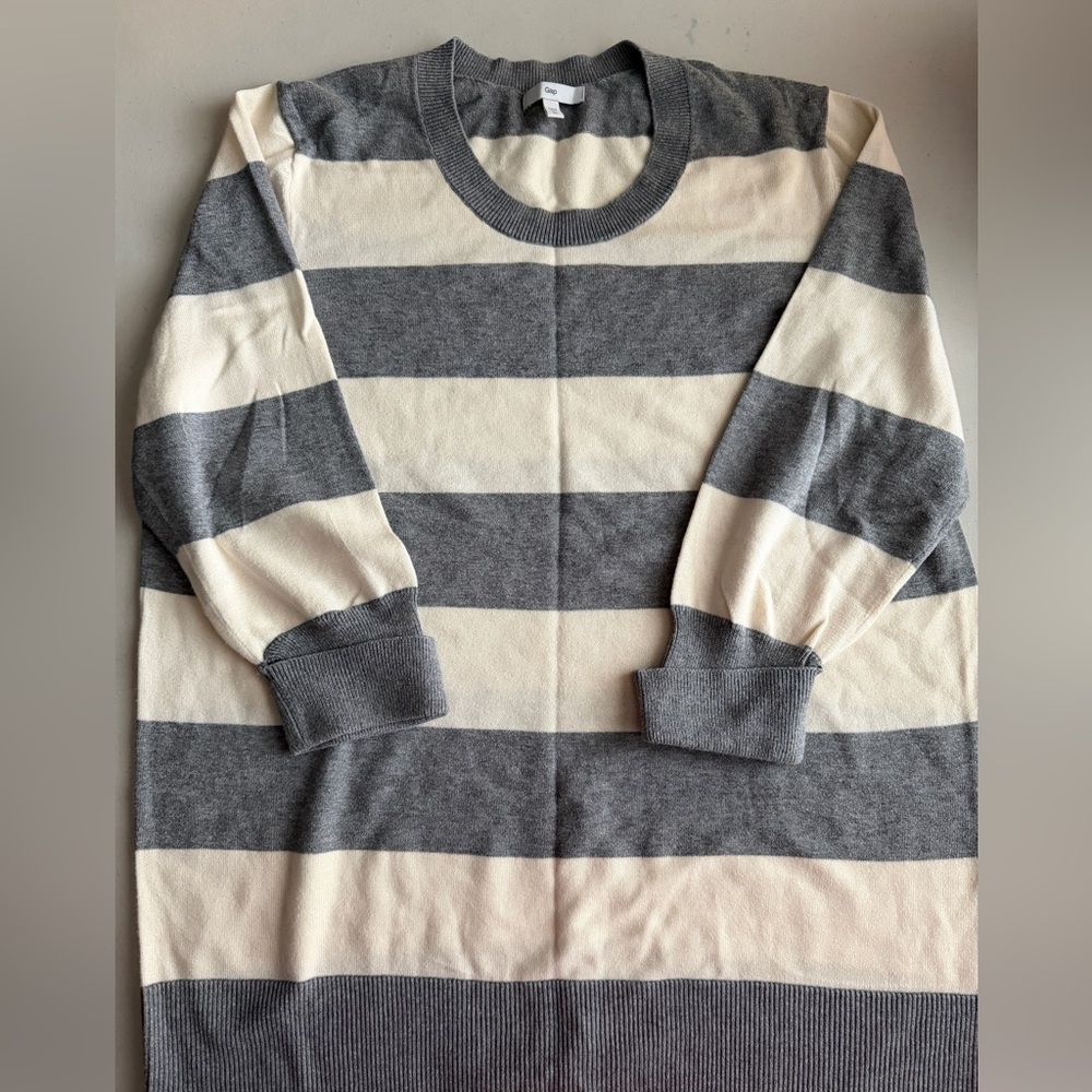 🩶🤍🧶GAP Gray Ecru Cotton Stripe Sweater